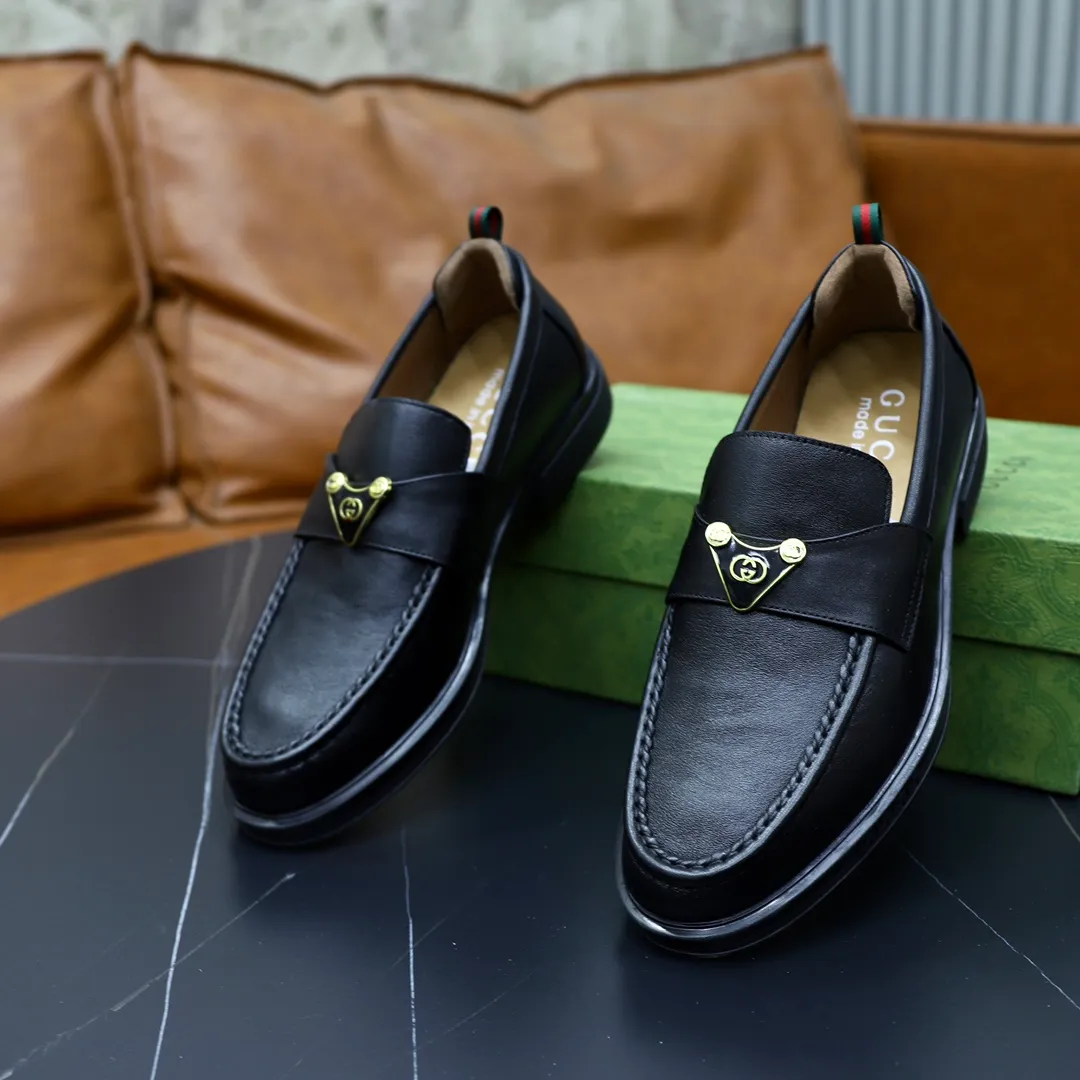 Men's shoes: 250🙅‍♂️🙅‍♂️🙅‍♂️Niuli Brand: GUCCI Size: 38-44 (45 can be customized) Level: Counter classic Material: Original soft cowhide upper Comfortable cowhide lining Original lightweight outsole Style category: Business casual footwear Driving leather shoes Color: Actual picture color